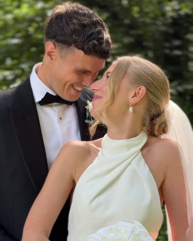 A happy couple looking lovingly into each others eyes